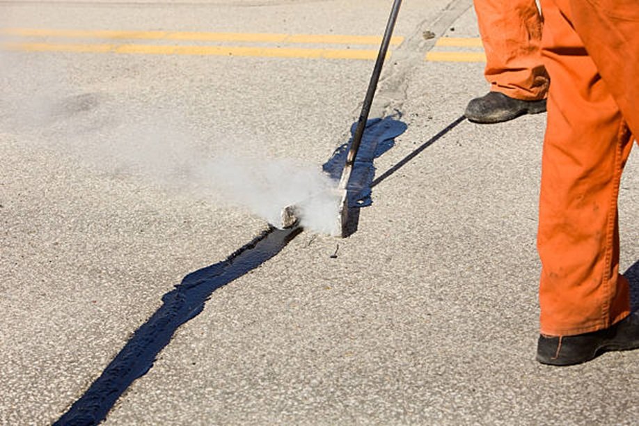 South Korean Cold-Polymer Pavement Crack Sealing Technology
