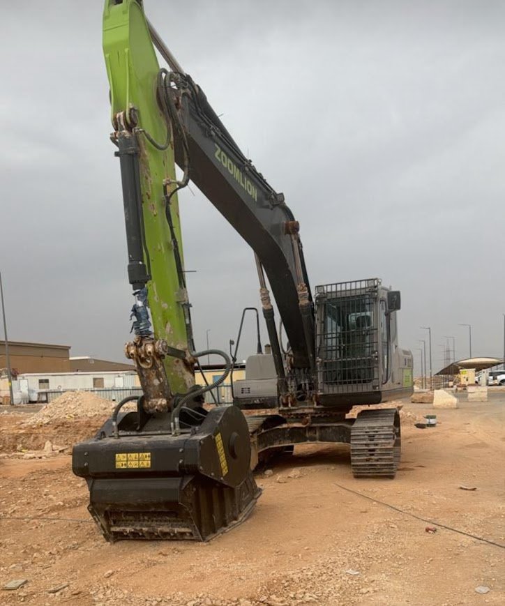 Poclain 2025 with Crusher Attachment